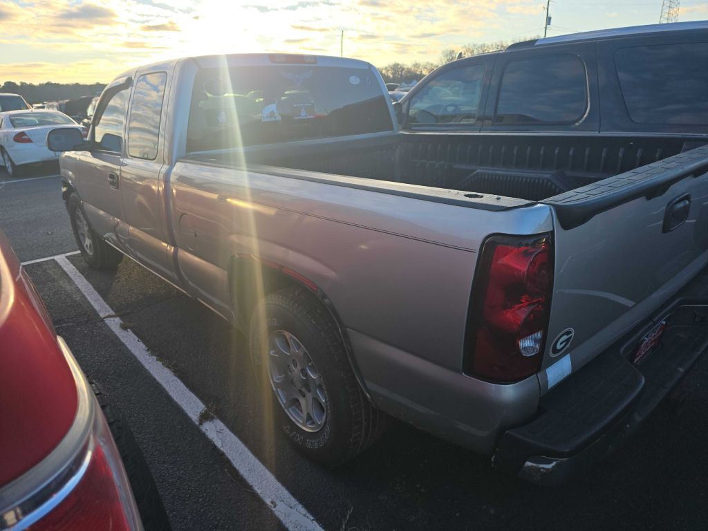 2006 Chevrolet Silverado 1500 Image 2