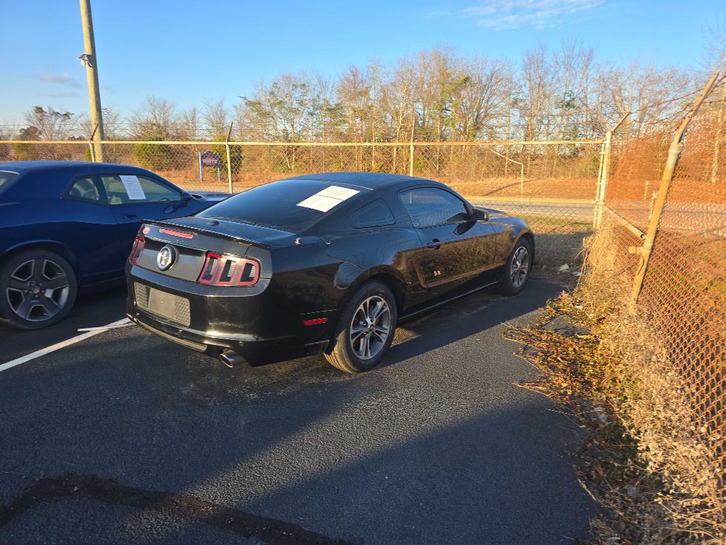 2013 Ford Mustang Image 2