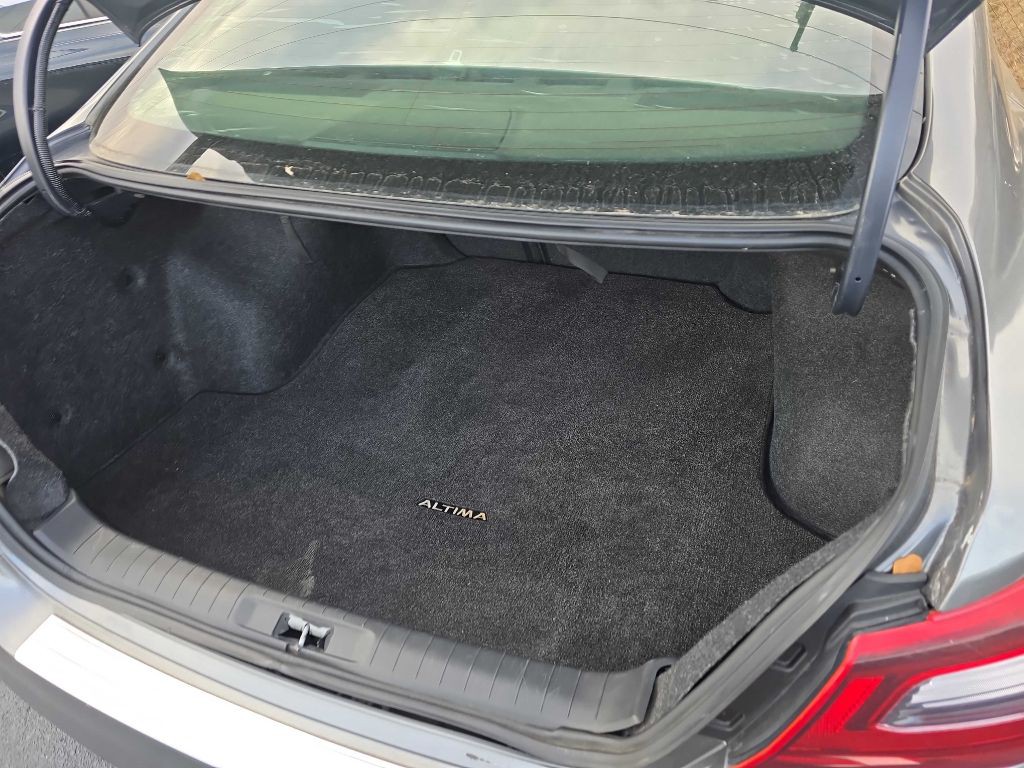 2017 Nissan Altima Image 2