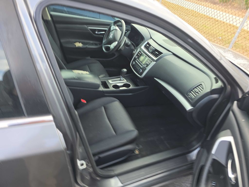 2017 Nissan Altima Image 4
