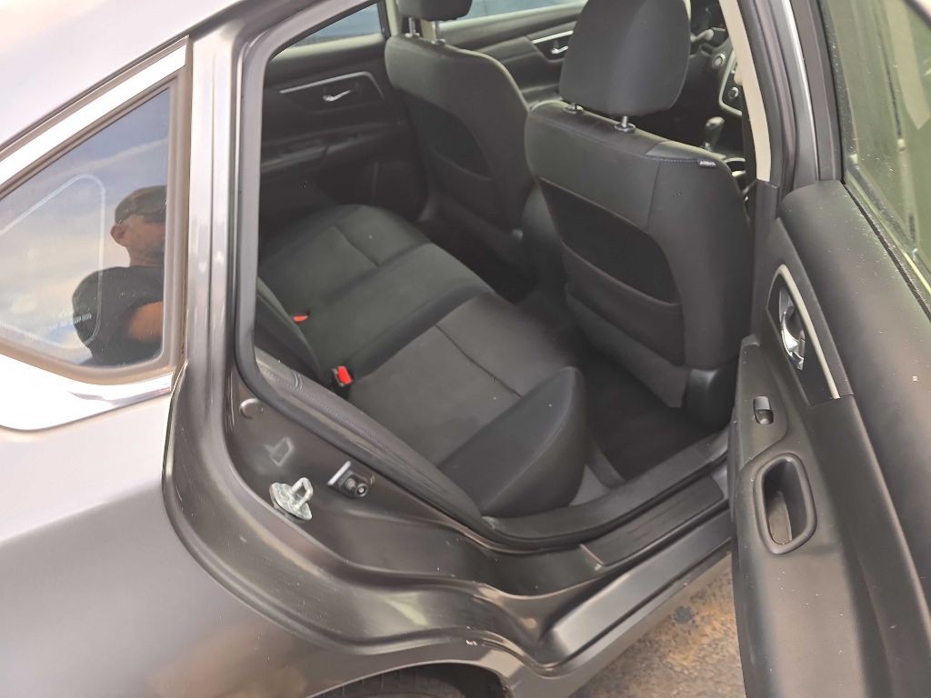 2017 Nissan Altima Image 8