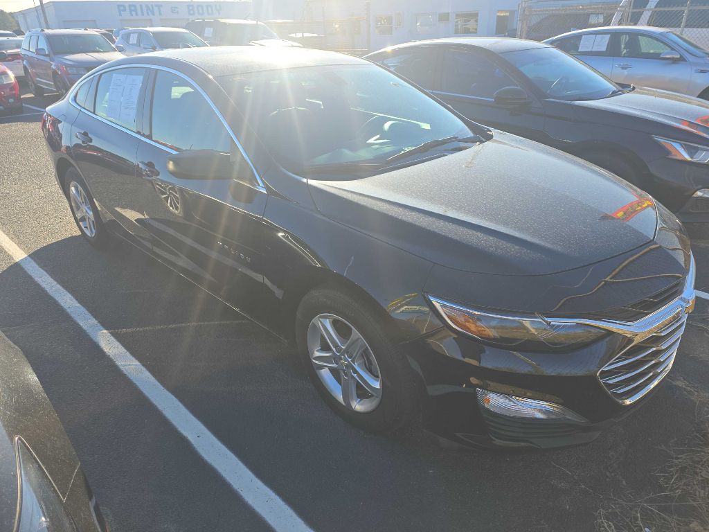 2022 Chevrolet Malibu Image 1