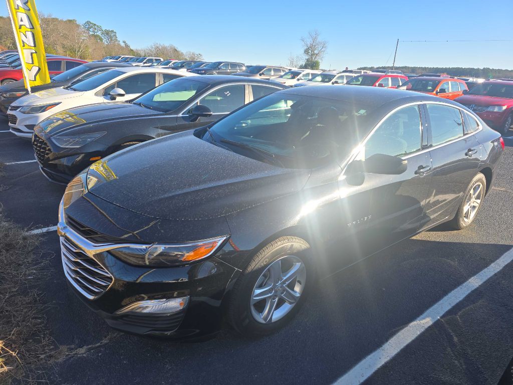 2022 Chevrolet Malibu Image 2