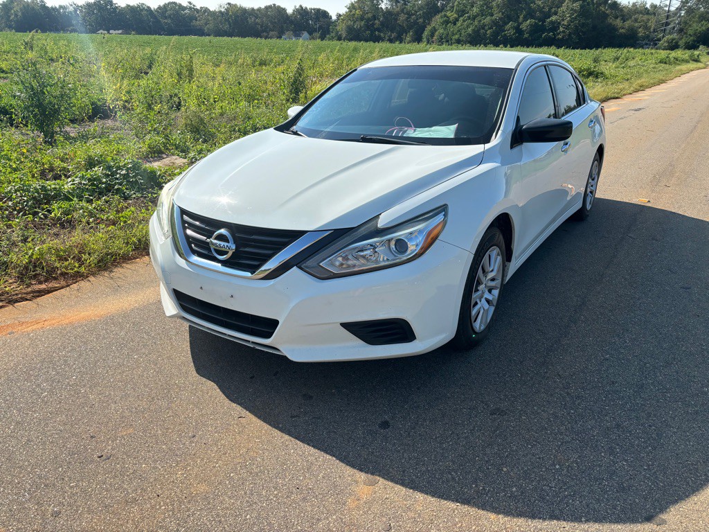 2017 Nissan Altima Image 2