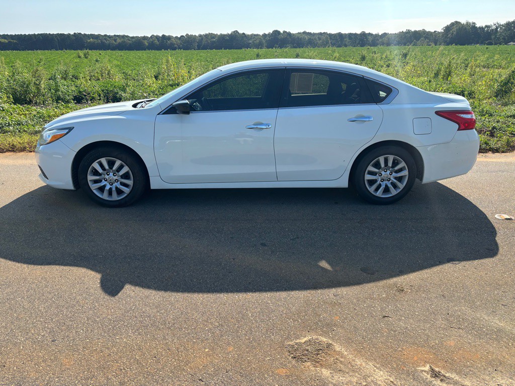 2017 Nissan Altima Image 3