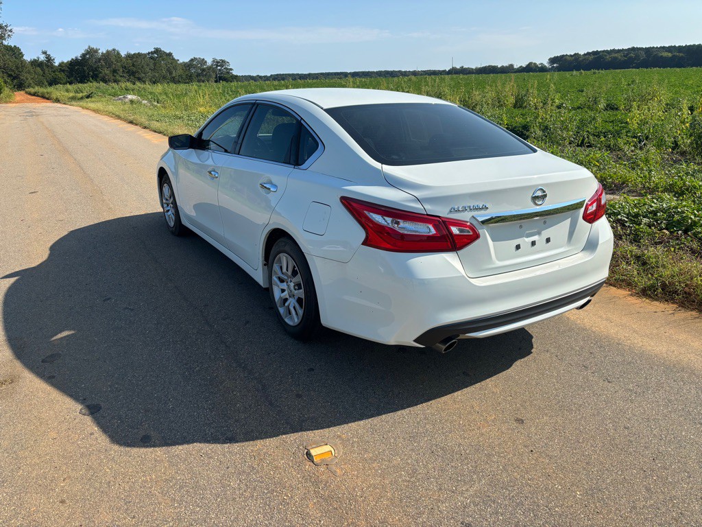 2017 Nissan Altima Image 4
