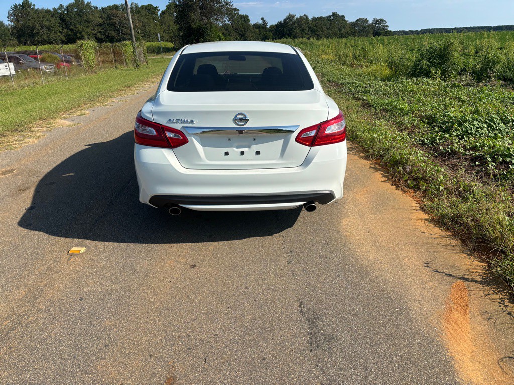2017 Nissan Altima Image 5