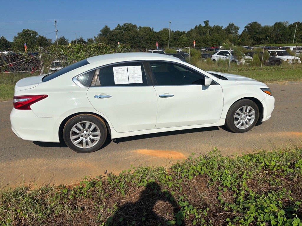 2017 Nissan Altima Image 7