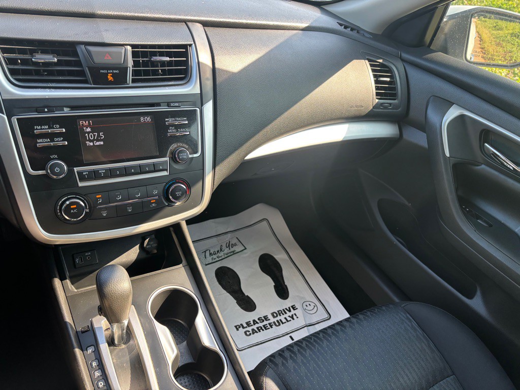 2017 Nissan Altima Image 8