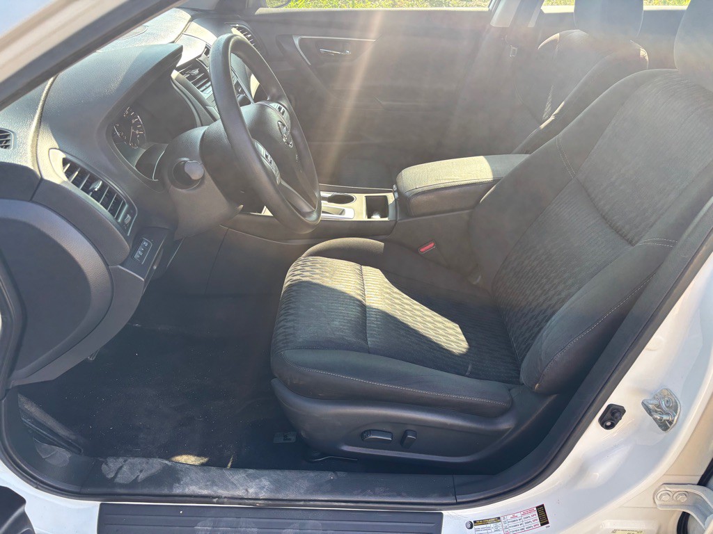 2017 Nissan Altima Image 9