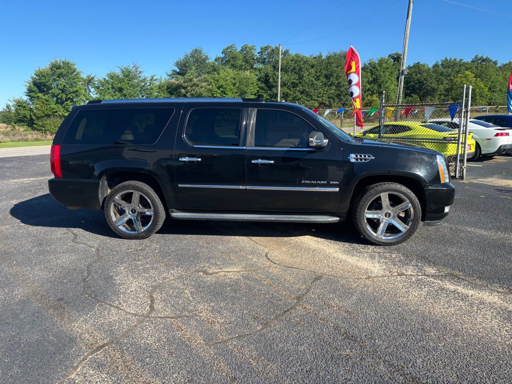 2012 Cadillac Escalade Image 2