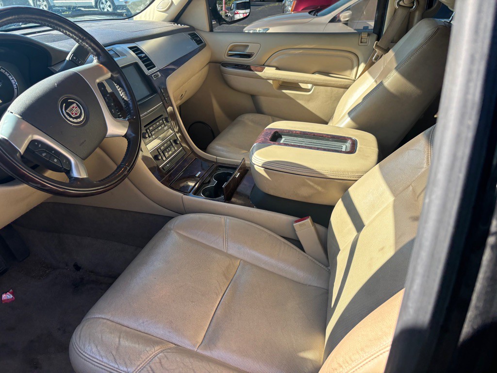 2012 Cadillac Escalade Image 8