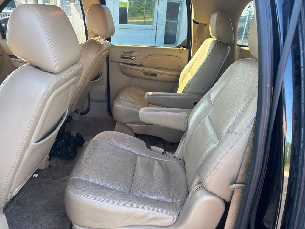 2012 Cadillac Escalade Image 9