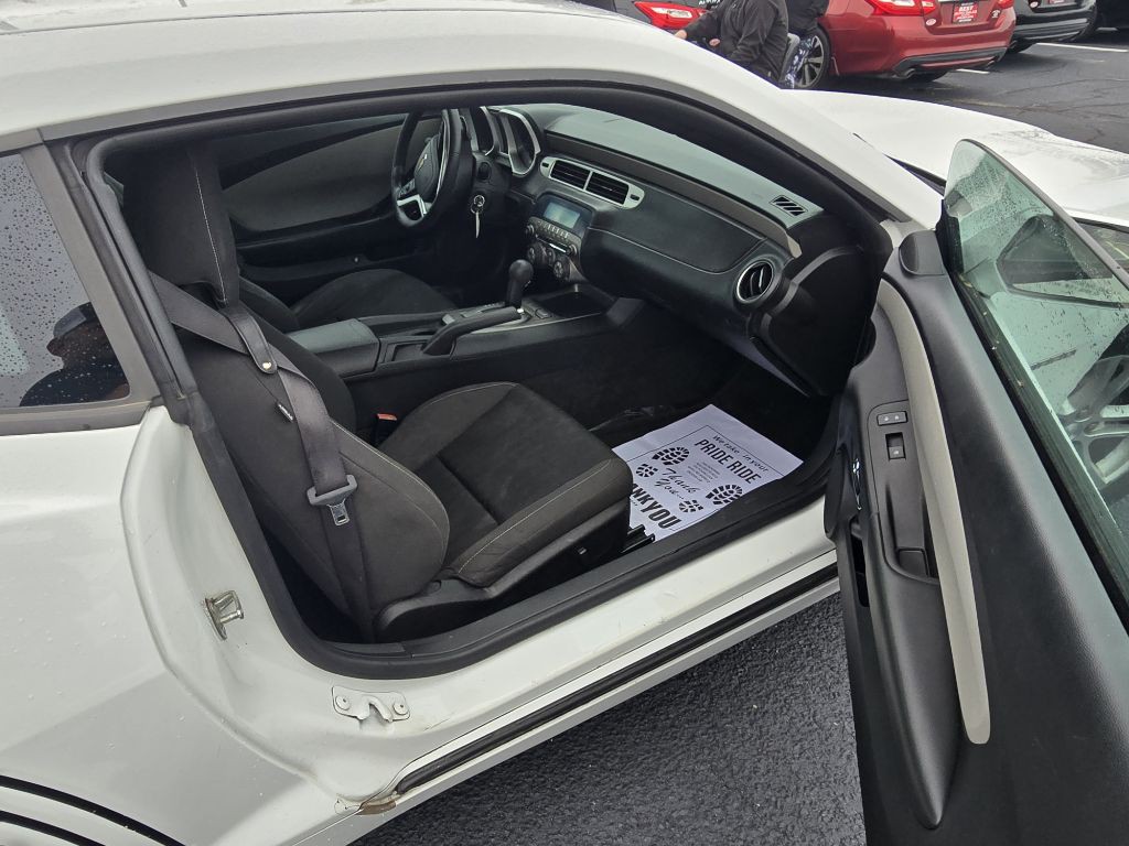 2015 Chevrolet Camaro Image 3