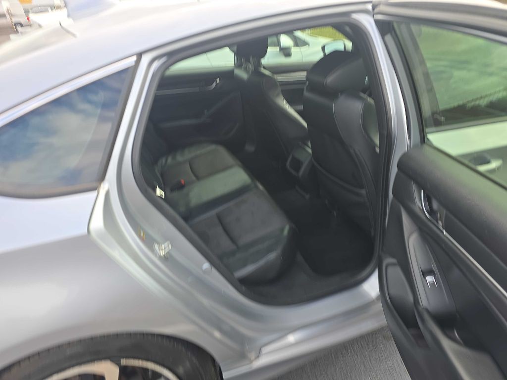 2018 Honda Accord Image 6