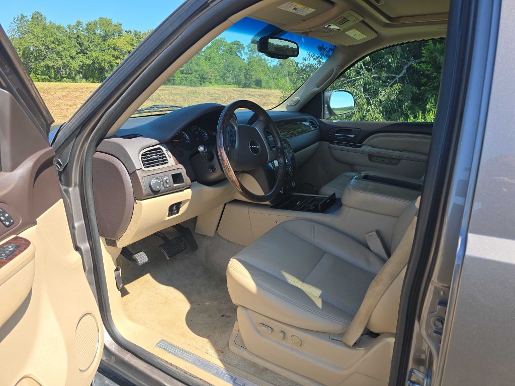 2014 GMC Yukon Image 2
