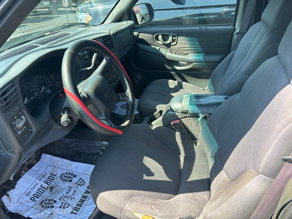 2004 Chevrolet S10 Image 7