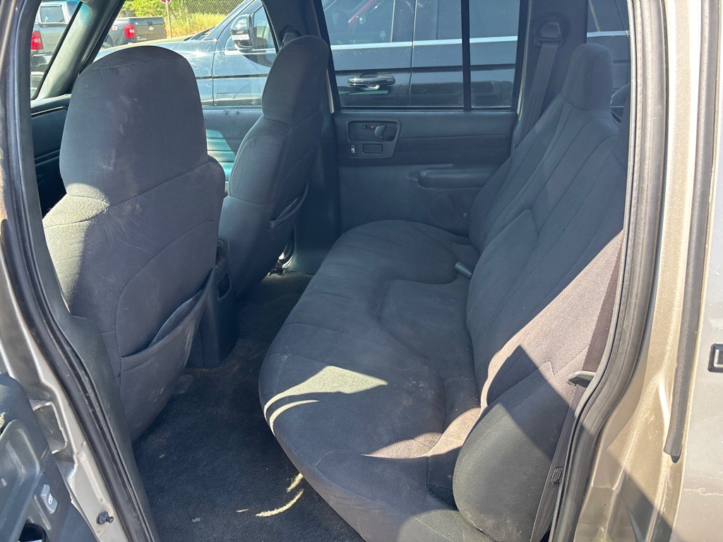 2004 Chevrolet S10 Image 8