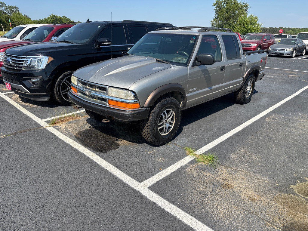 2004 Chevrolet S10 Image 2