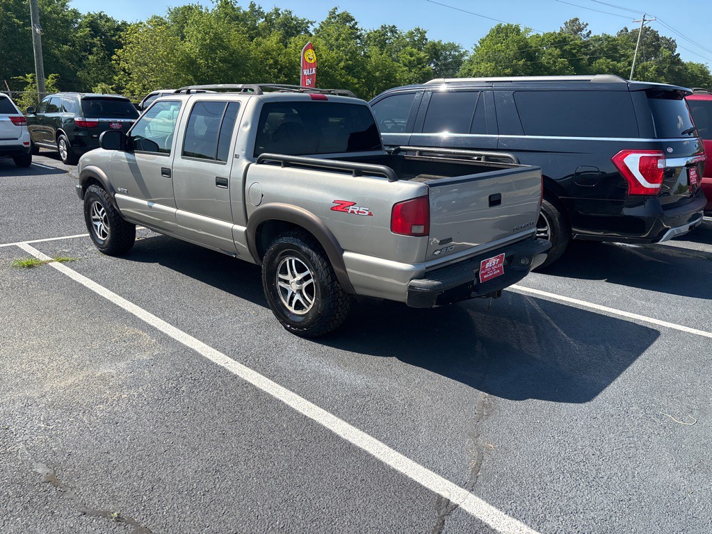 2004 Chevrolet S10 Image 3