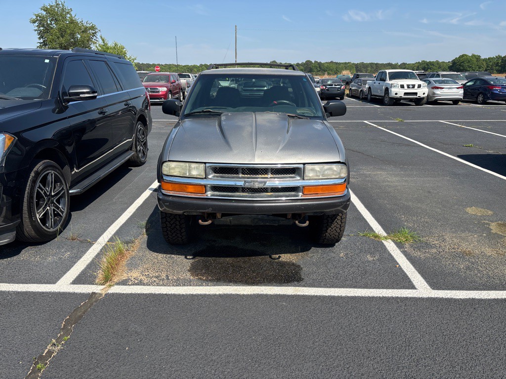 2004 Chevrolet S10 Image 5