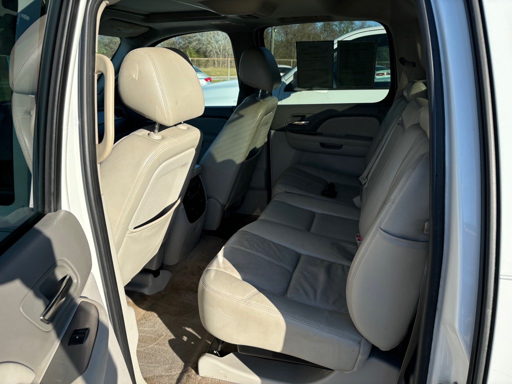 2010 Chevrolet Avalanche Image 3