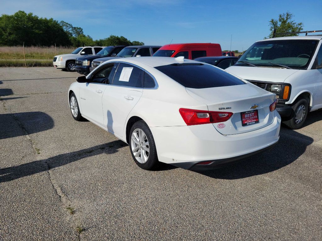 2016 Chevrolet Malibu Image 2