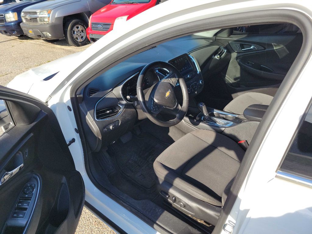 2016 Chevrolet Malibu Image 4