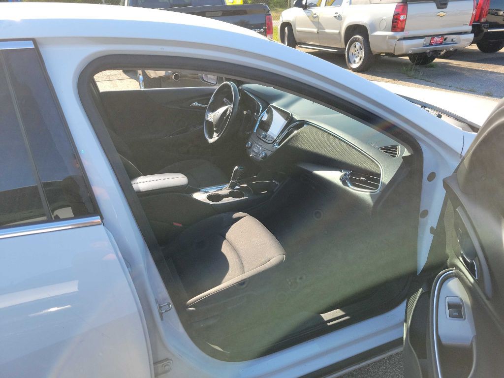 2016 Chevrolet Malibu Image 5