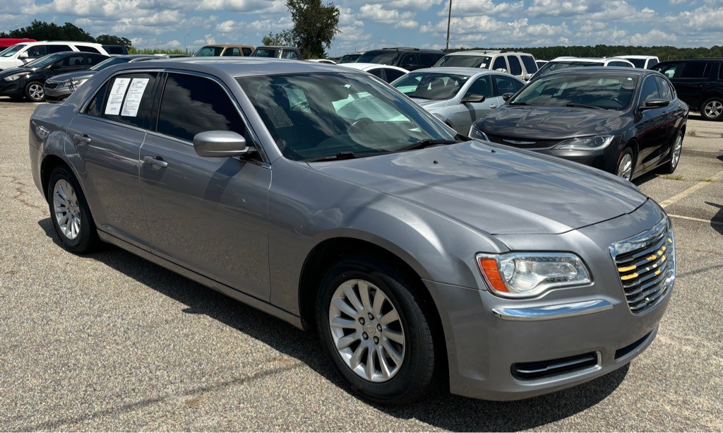 2014 Chrysler 300 Image 2