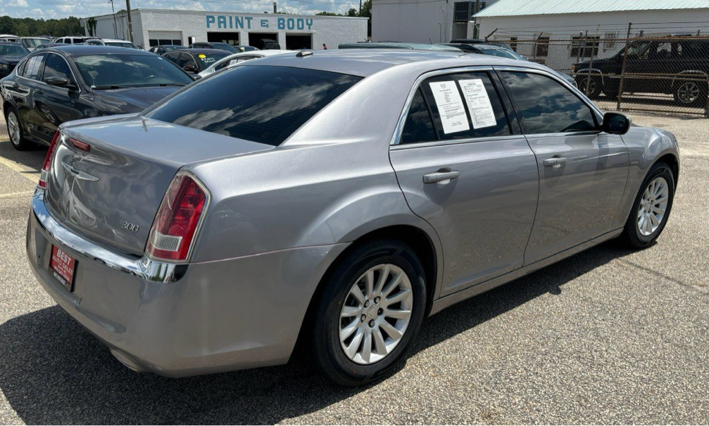 2014 Chrysler 300 Image 3