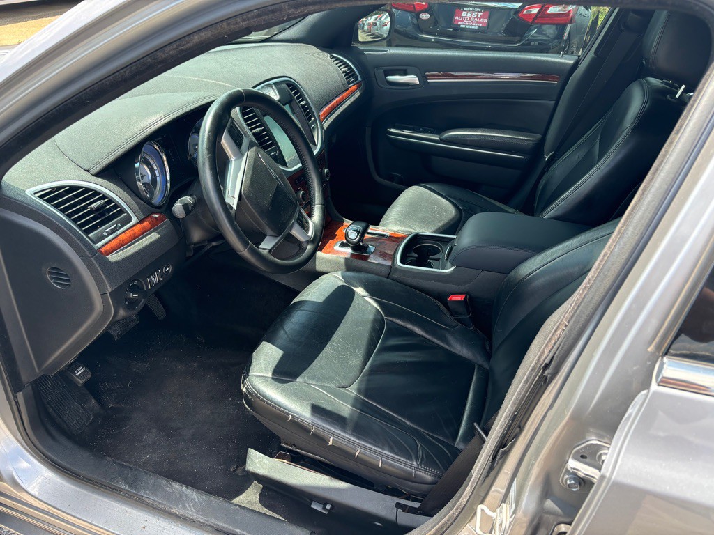2014 Chrysler 300 Image 5
