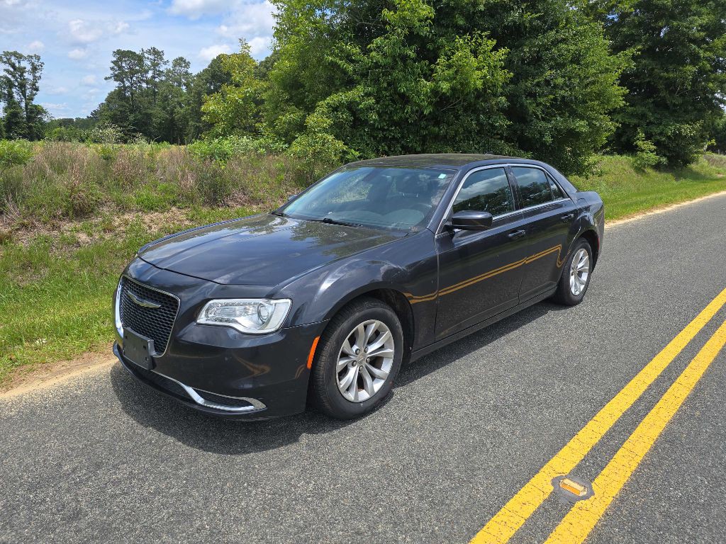 2015 Chrysler 300 Image 2