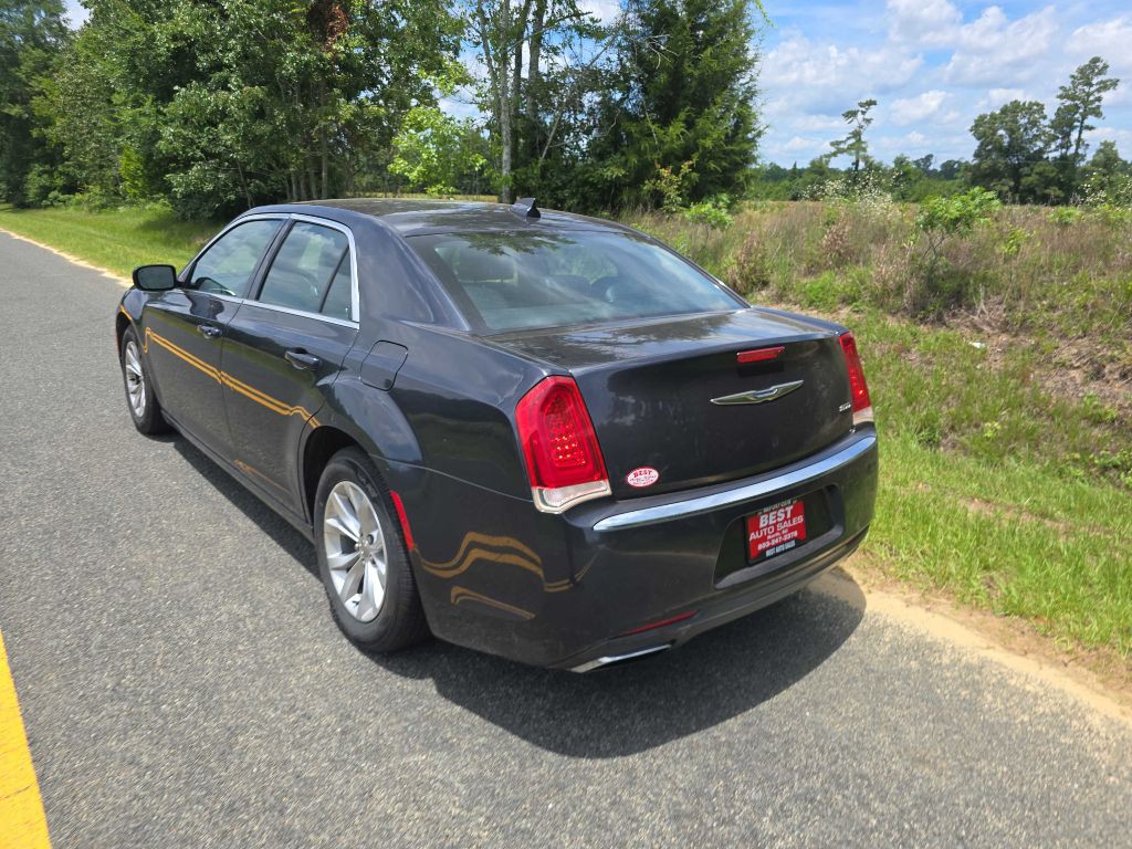 2015 Chrysler 300 Image 3