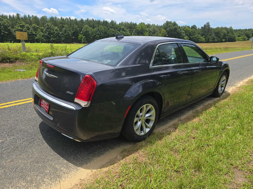 2015 Chrysler 300 Image 4