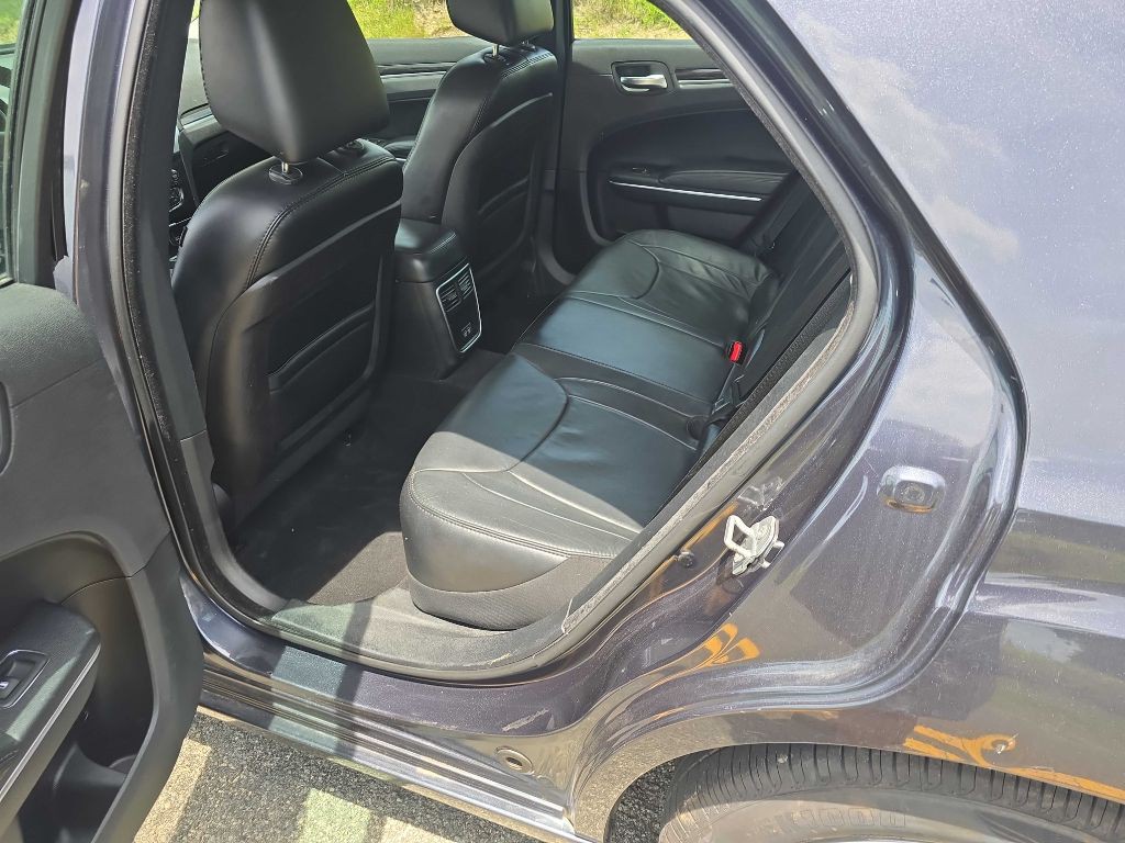 2015 Chrysler 300 Image 6