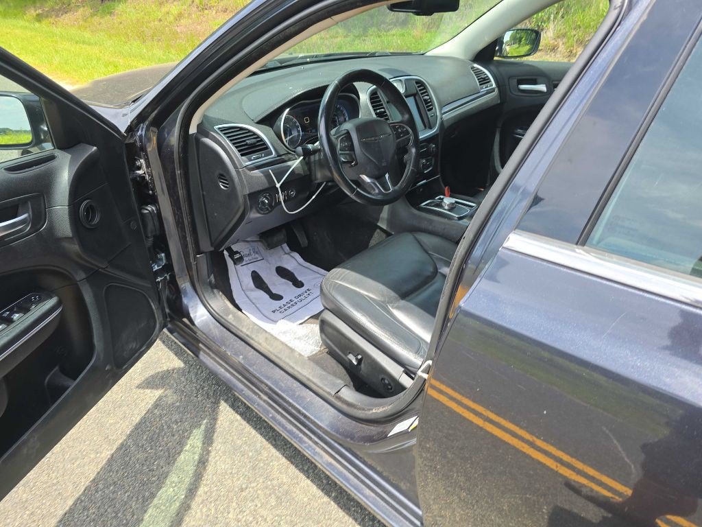 2015 Chrysler 300 Image 7