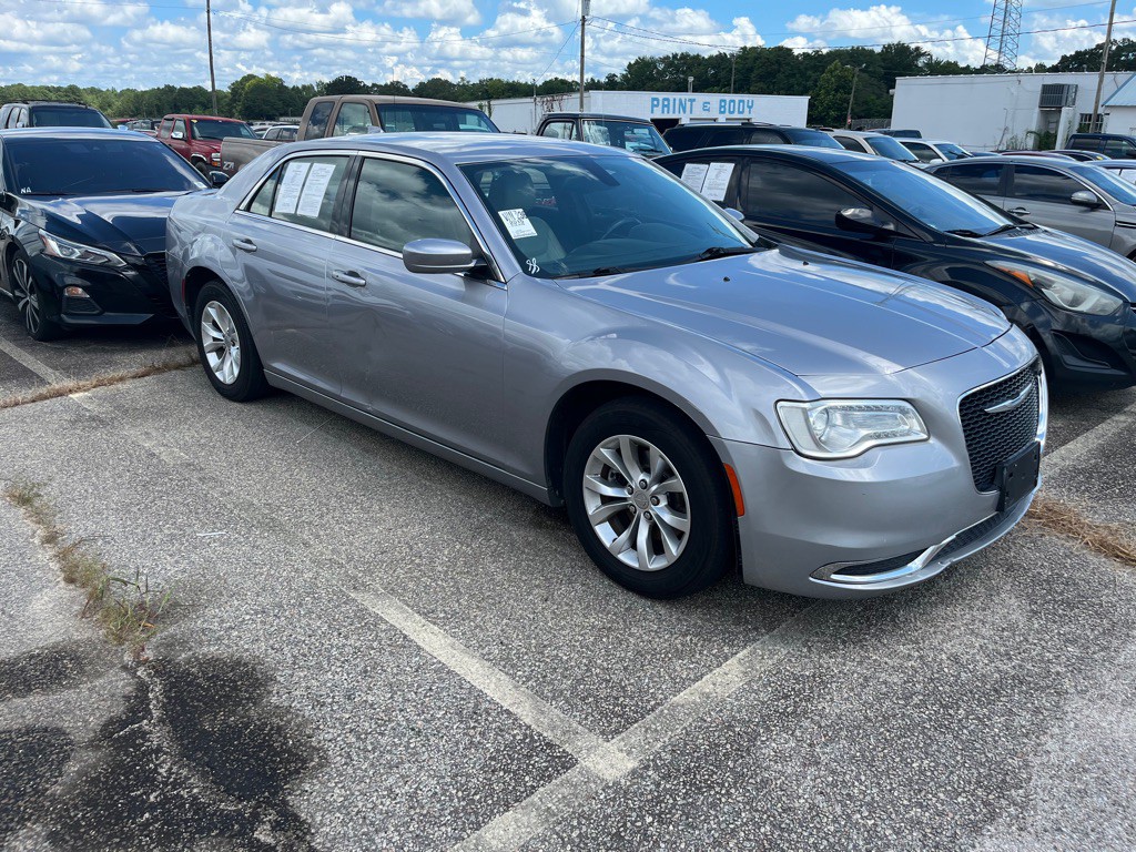 2015 Chrysler 300 Image 2
