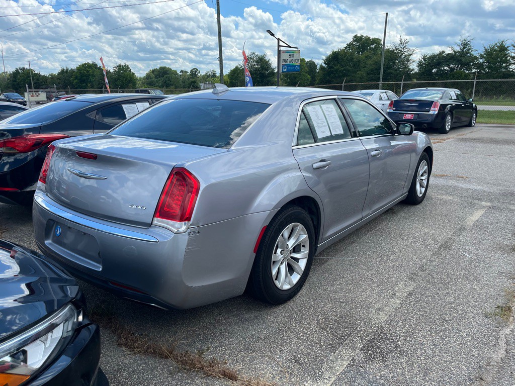 2015 Chrysler 300 Image 3