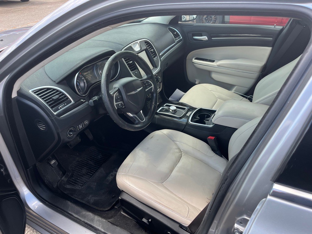 2015 Chrysler 300 Image 5