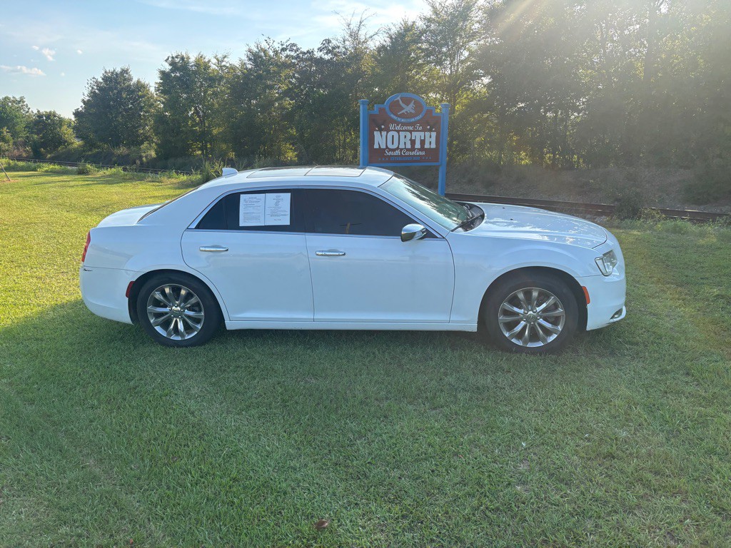 2019 Chrysler 300 Image 2