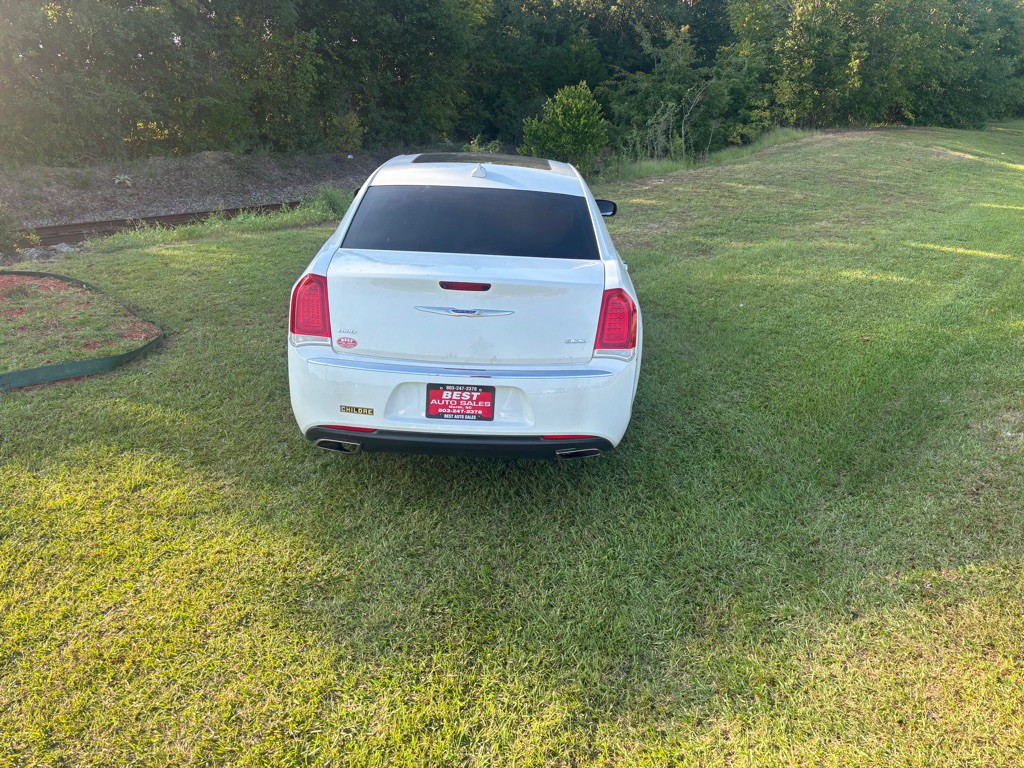 2019 Chrysler 300 Image 4