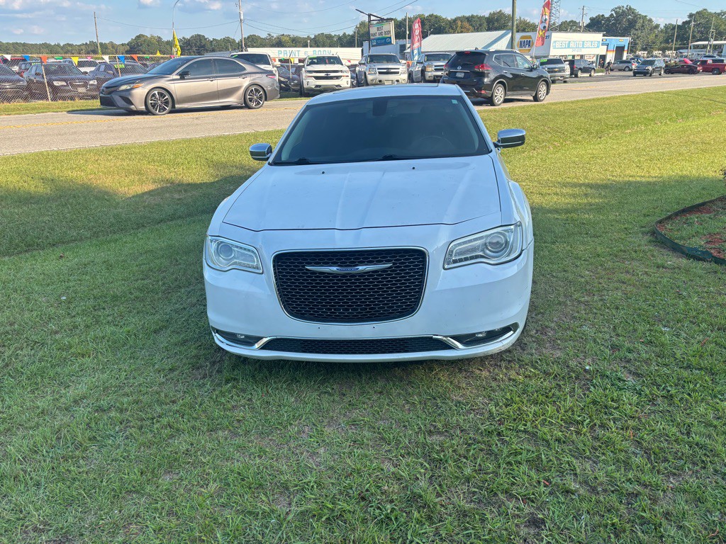 2019 Chrysler 300 Image 8