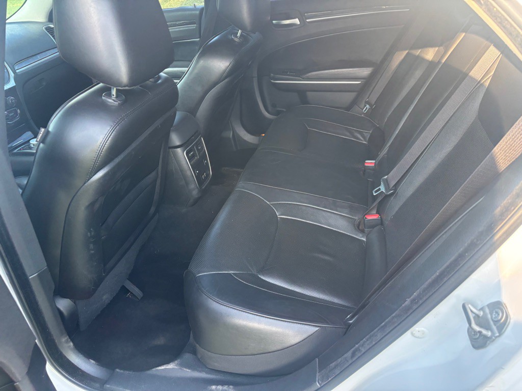 2019 Chrysler 300 Image 9