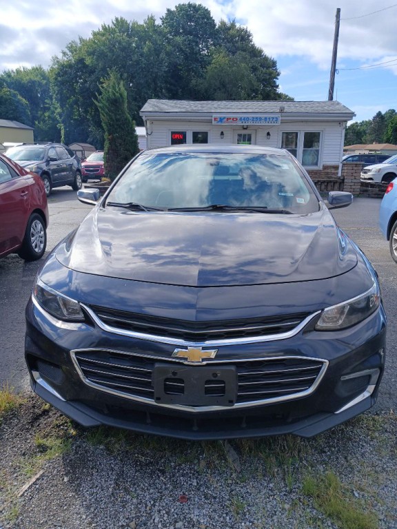 2017 Chevrolet Malibu Image 2