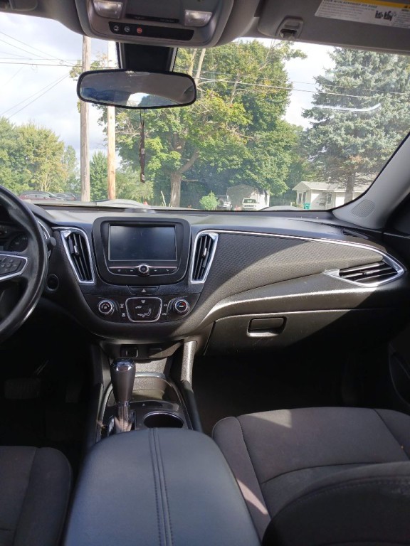 2017 Chevrolet Malibu Image 14