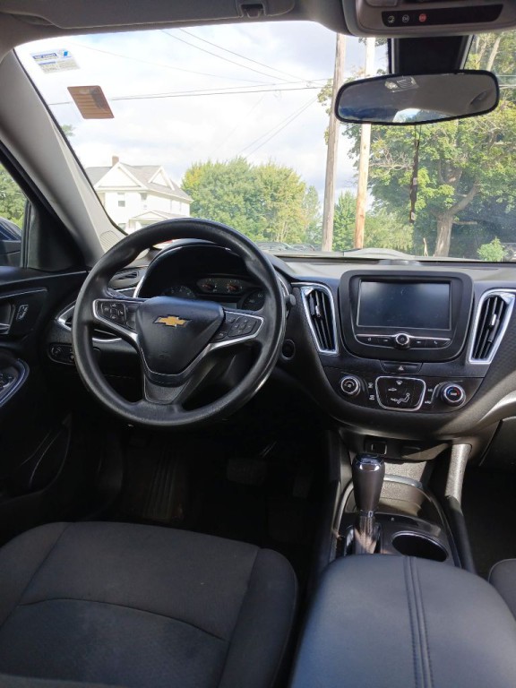 2017 Chevrolet Malibu Image 16