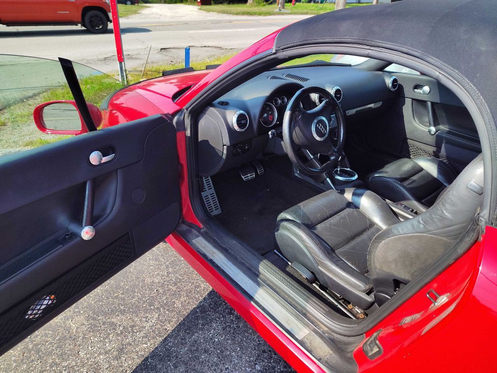 2004 Audi TT Image 7