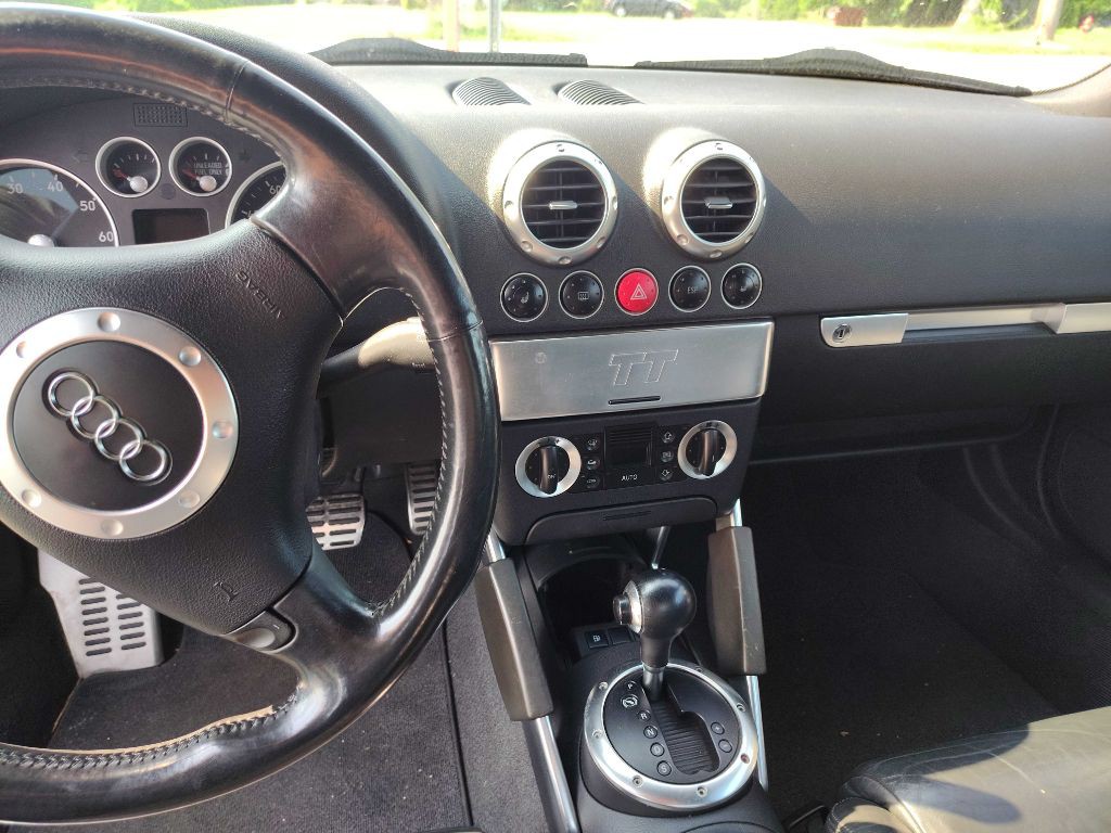 2004 Audi TT Image 9