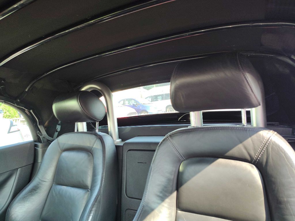 2004 Audi TT Image 10